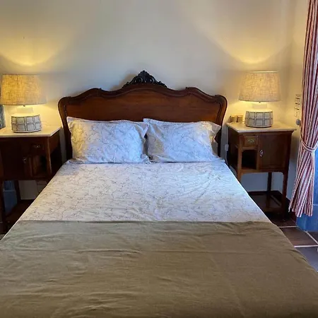 Charm Azenha Dobidos Farm *