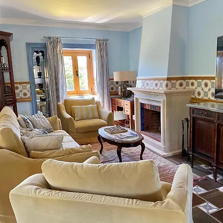 Charm Azenha Dobidos Farm *