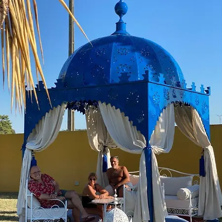 Charm Azenha Dobidos Farm *