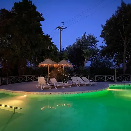 Charm Azenha Dobidos Farm