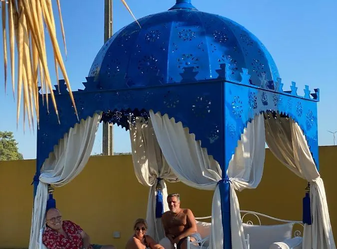 Charm Azenha Dobidos Farm *